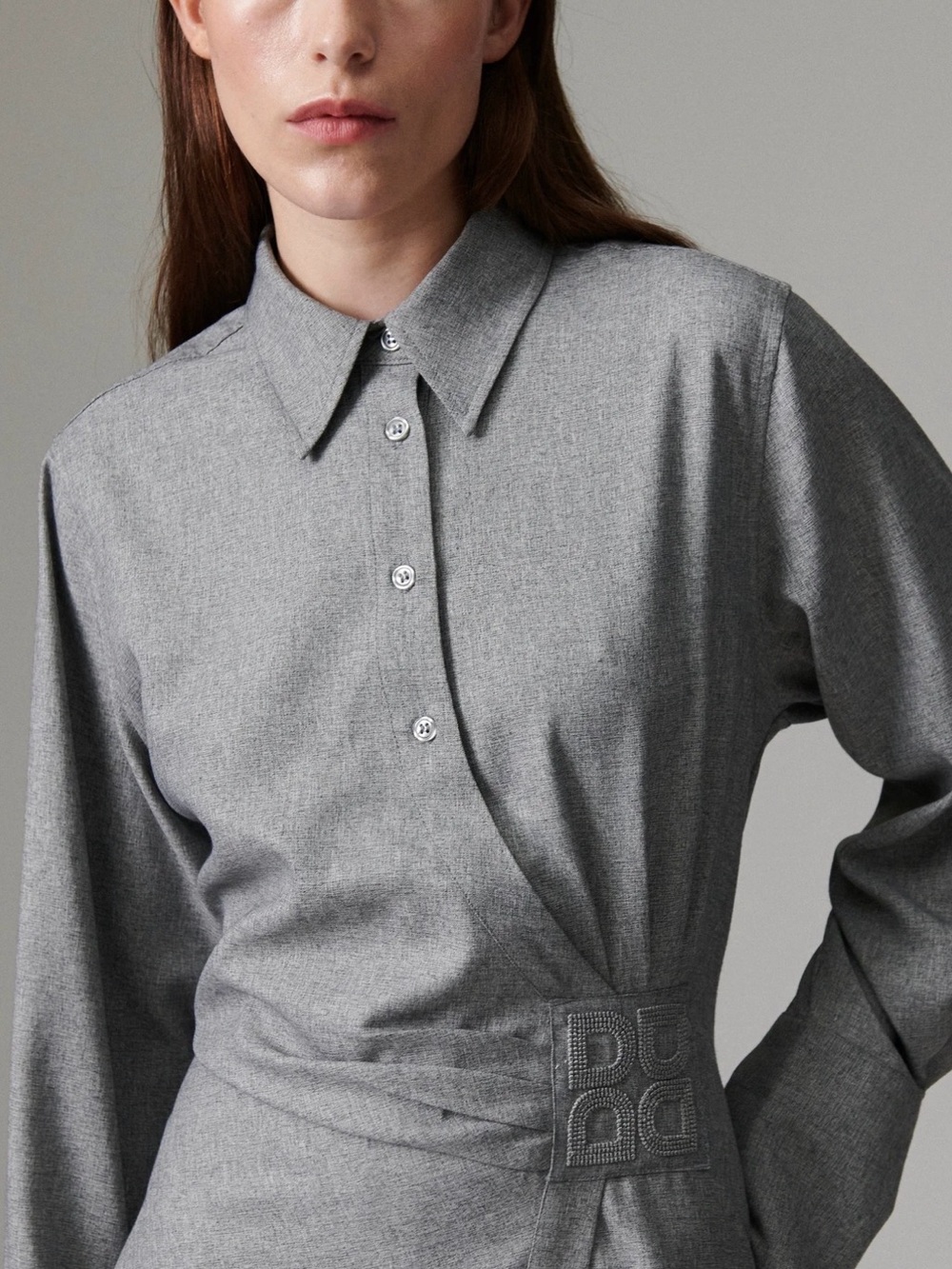 Day Sculpted Gray Button-Up Shirt with Draped synched Waist Detail smart casual - Picture 5 of 6